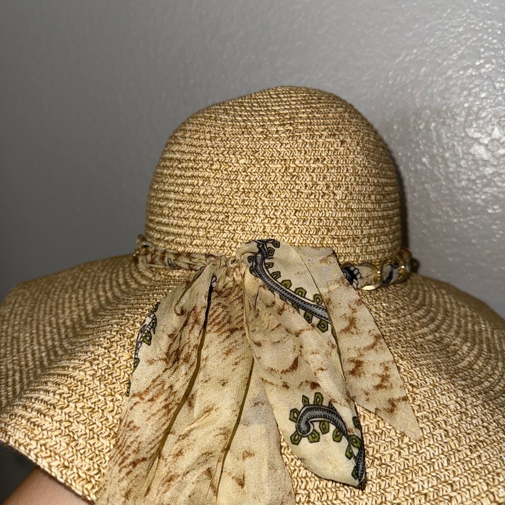Chic Beige Sun Hat with Floral Scarf - Picture 3 of 5